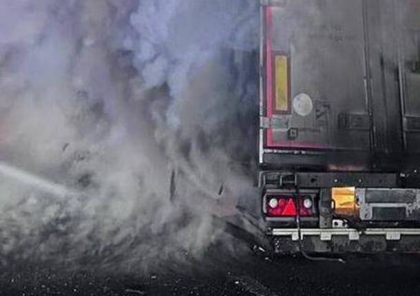 incendio camion riva san vitale