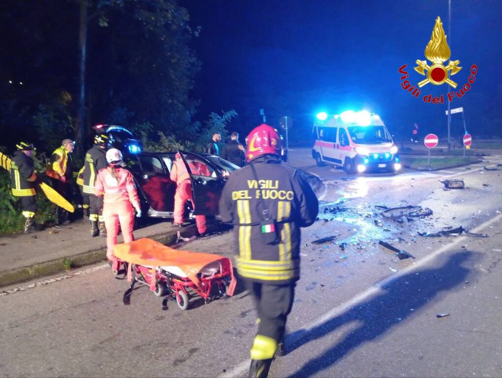 incidente nella notte a tradate, muore un ragazzo