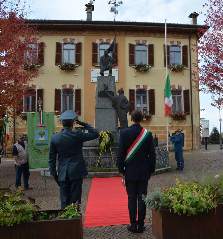 L'inaugurazione della nuova "Piazzetta Fiamme Gialle d'Italia"