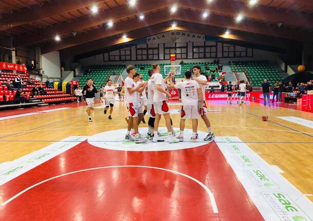 La sfida tra Legnano Basket e Saronno al PalaBorsani di Castellanza 