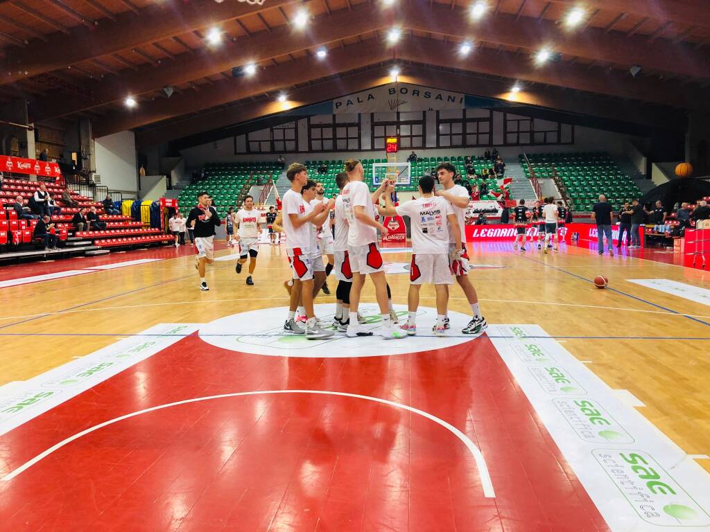 La sfida tra Legnano Basket e Saronno al PalaBorsani di Castellanza 