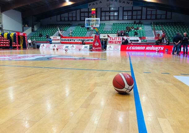 La sfida tra Legnano Basket e Saronno al PalaBorsani di Castellanza 