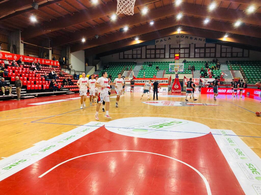 La sfida tra Legnano Basket e Saronno al PalaBorsani di Castellanza 