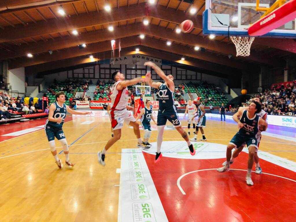 La sfida tra Legnano Basket e Saronno al PalaBorsani di Castellanza 