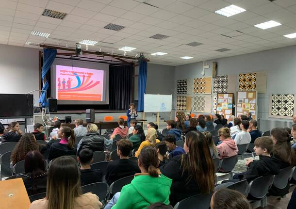 “Scegli il tuo domani”, l’incontro per l’orientamento scolastico alle Dante Alighieri a Legnano