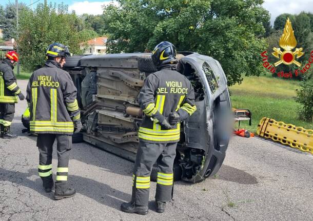 ribaltamento vigili del fuoco sumirago