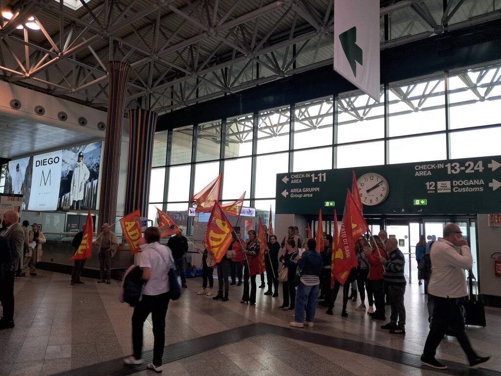 Sciopero e protesta delle addette alle pulizie a Malpensa