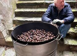 Successo per la castagnata al Sacro Monte per accendere le lucine