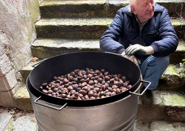 Castagne e vin brulè per finanziare le lucine al sacro Monte