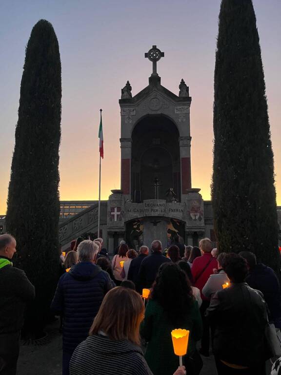 120 persone con AIDO Legnano al cimitero monumentale