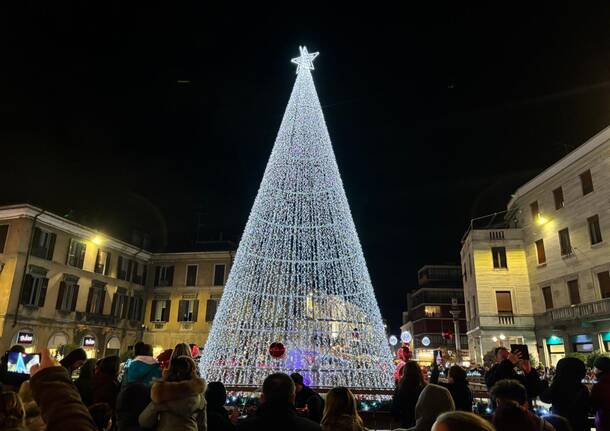 L’accensione dell’albero di Natale a Gallarate