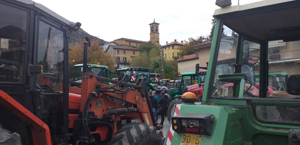 Cuvio, i trattori scaldano i motori per la festa