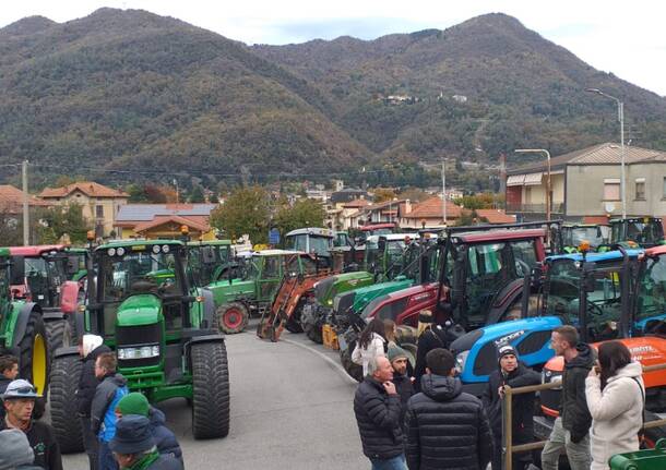 Cuvio, i trattori scaldano i motori per la festa