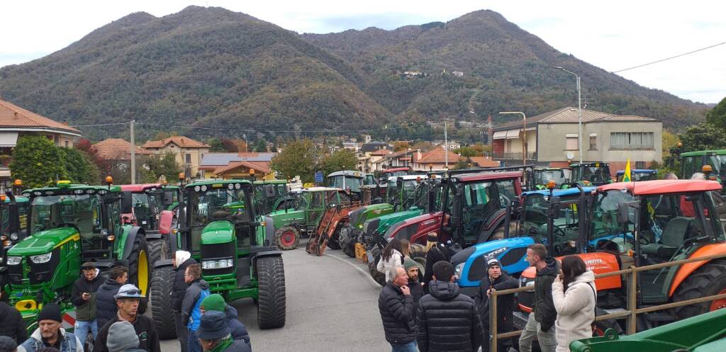 Cuvio, i trattori scaldano i motori per la festa