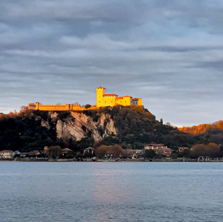 Rocca d\'Angera al tramonto