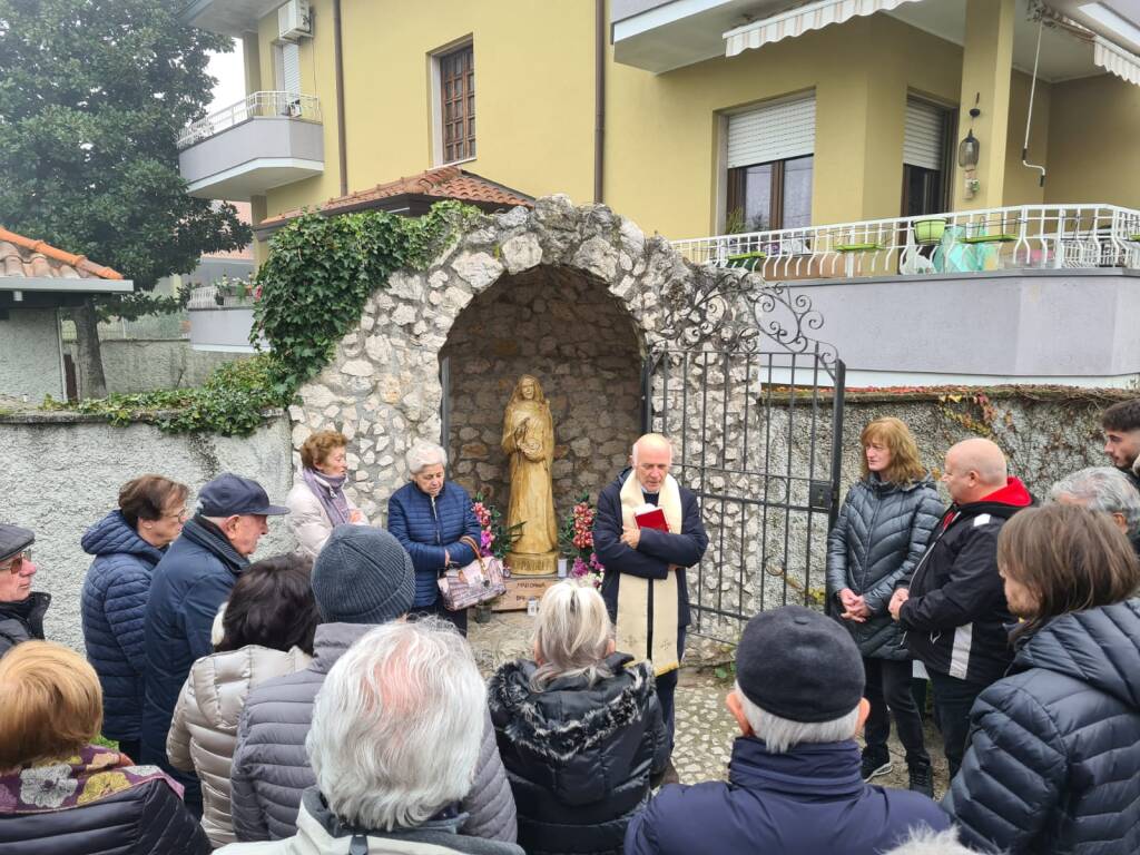 Cerimonia di benedizione per  la Madonna del Pra dell'edicola votiva di via Cadore a Parabiago