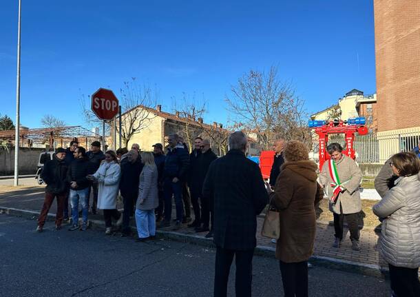 Castellanza: cerimonia di scoprimento targhe macchinari Pomini