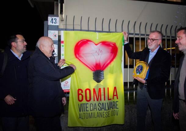 Un nuovo defibrillatore in via Montebello a Legnano per i 76 anni della Primo Colombo