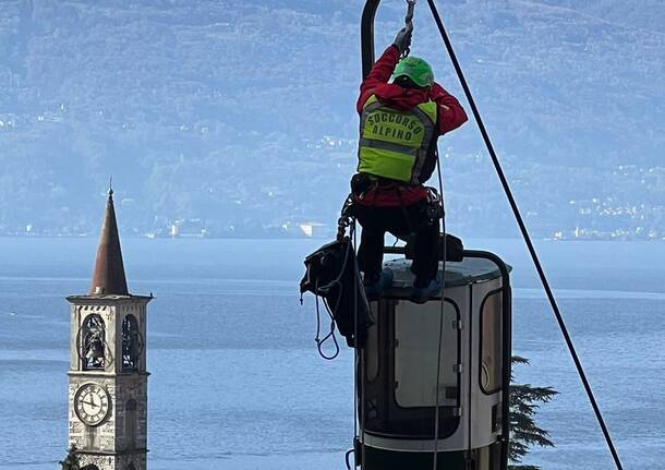 Addestramento sul Lago Maggiore, i tecnici del Soccorso Alpino si preparano per le emergenze in funivia