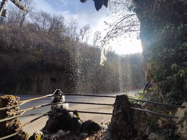 Ghiaccio e fantasia alle grotte di Valganna