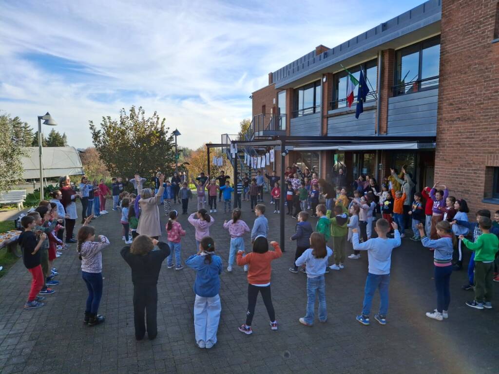 Grande festa del giardino nella scuola primaria di Morosolo