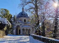 Il sacro Monte imbiancato dalla prima neve