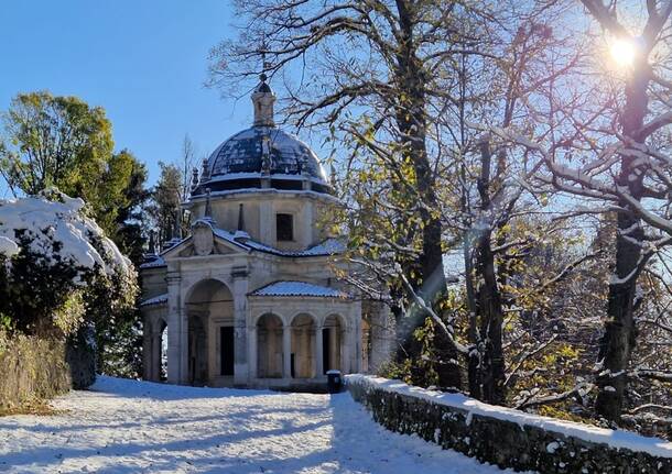 La magia del Sacro Monte di Varese imbiancato dalla prima neve