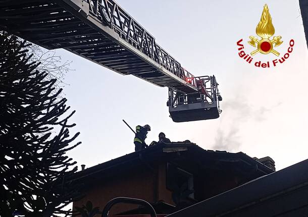 Incendio Laveno Mombello Vigili del Fuoco 