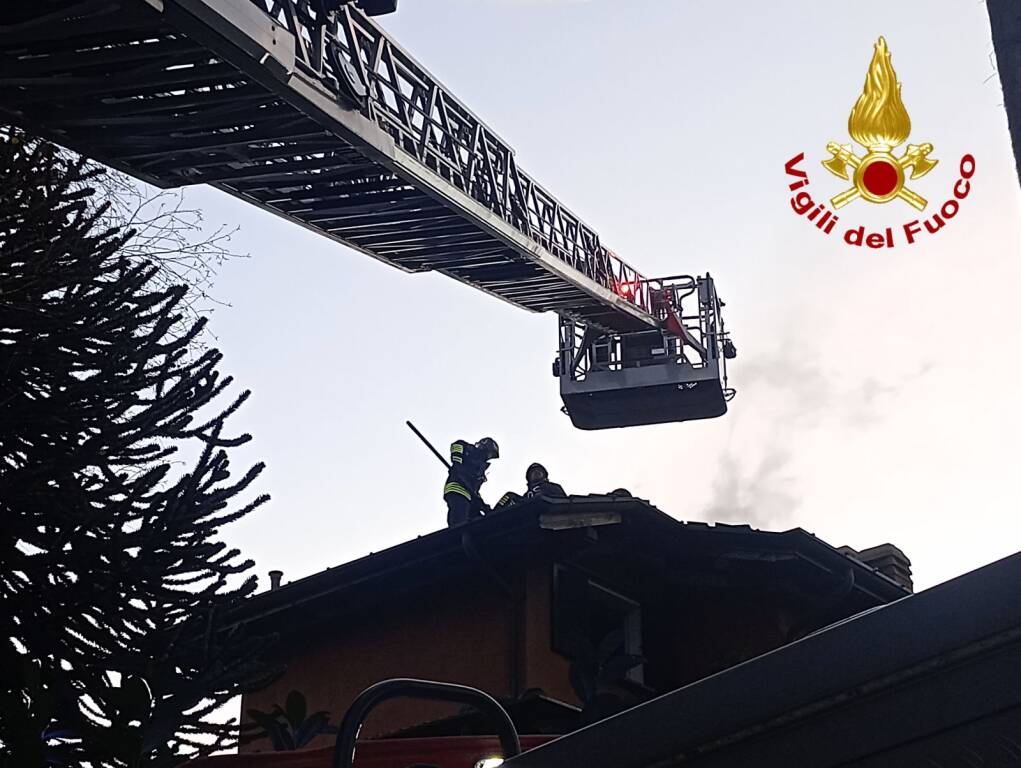 Incendio Laveno Mombello Vigili del Fuoco 