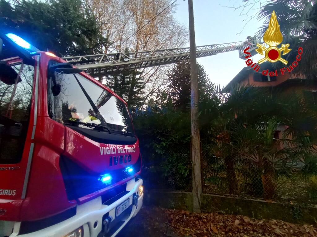 Incendio Laveno Mombello Vigili del Fuoco 