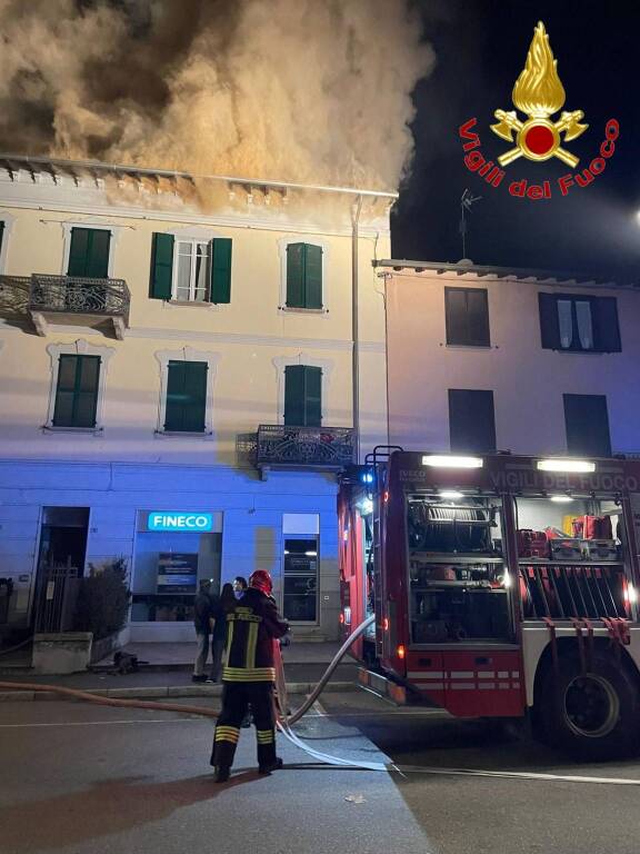 incendio tradate vigili del fuoco