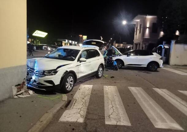 Incidente all'incrocio tra via Novara e via Firenze