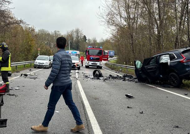 Incidente con tre veicoli a Cocquio Trevisago