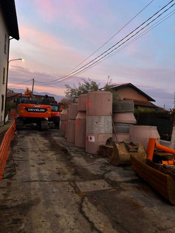 Lavori sulla strada che collega Morosolo a Calcinate del Pesce