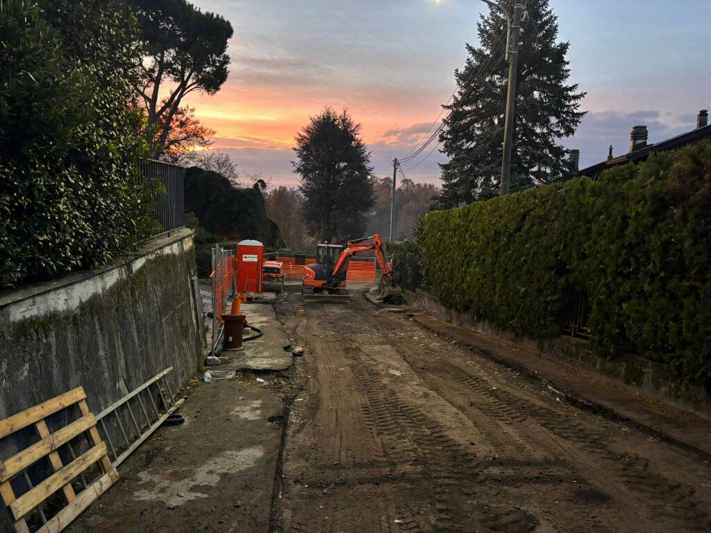 Lavori sulla strada che collega Morosolo a Calcinate del Pesce