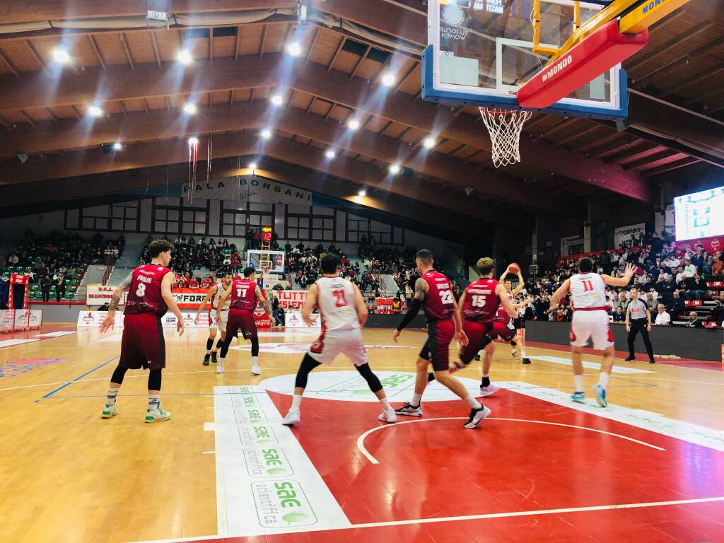 Legnano Basket sfida Omegna al Pala Borsani di Castellanza