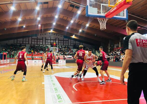 Legnano Basket sfida Omegna al Pala Borsani di Castellanza