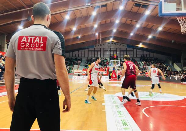 Legnano Basket sfida Omegna al Pala Borsani di Castellanza