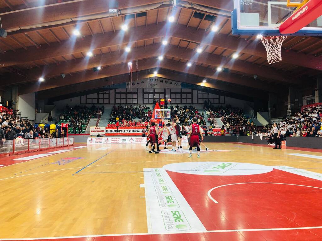 Legnano Basket sfida Omegna al Pala Borsani di Castellanza