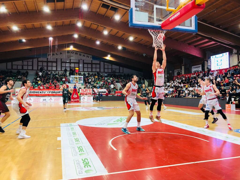 Legnano Basket sfida Omegna al Pala Borsani di Castellanza 