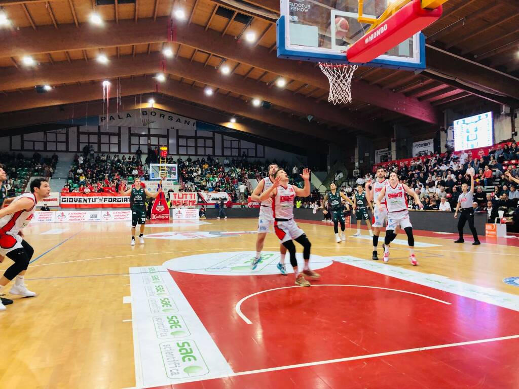 Legnano Basket sfida Omegna al Pala Borsani di Castellanza 