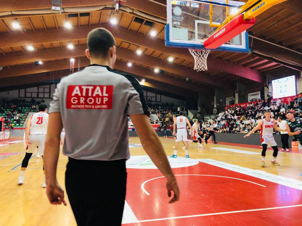 Legnano Basket sfida Omegna al Pala Borsani di Castellanza 