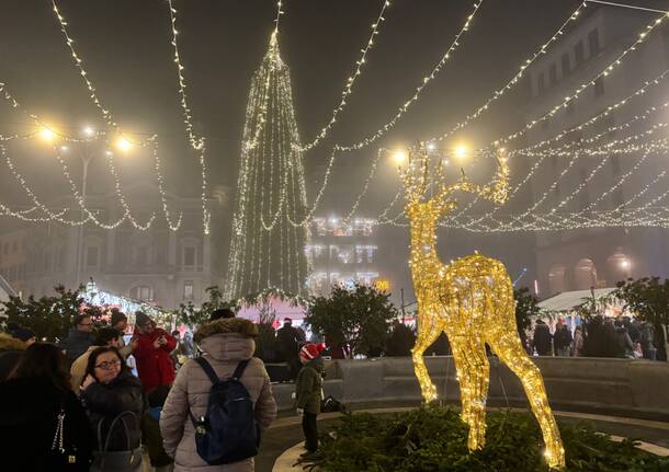 Natale è arrivato in piazza Monte Grappa a Varese