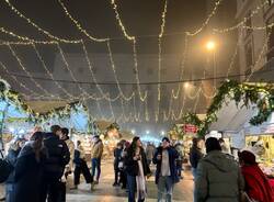 Natale è arrivato in piazza Monte Grappa a Varese