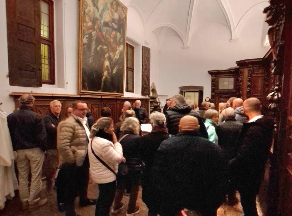 Saronno - Il restauro della cassapanca del Santuario