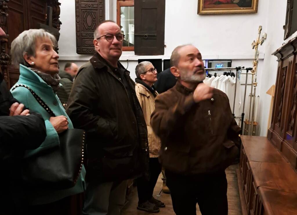 Saronno - Il restauro della cassapanca del Santuario