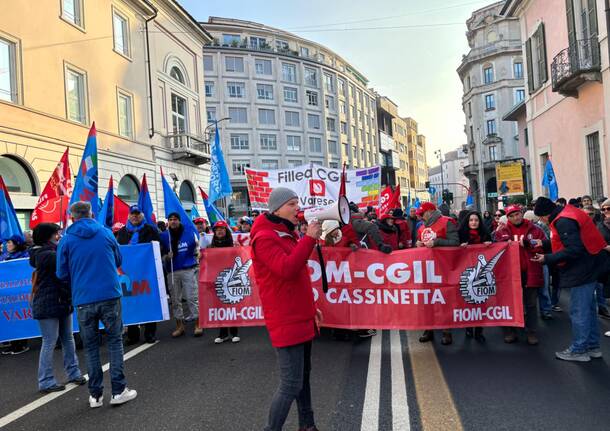 Sciopero generale, il corteo a Varese