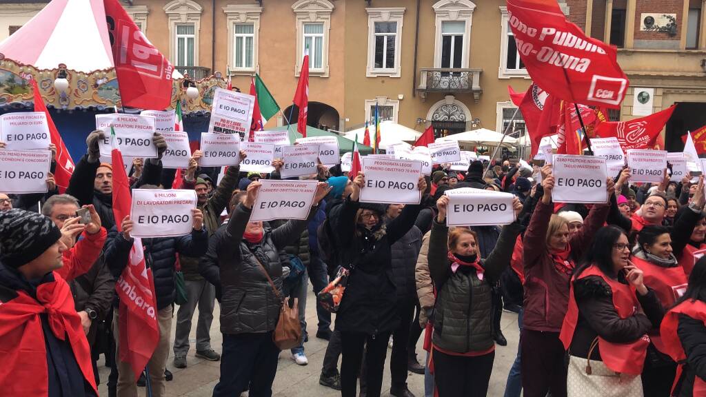 Sciopero generale in piazza San Magno a Legnano