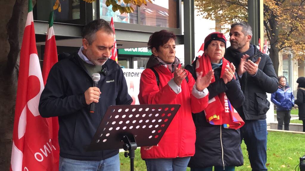 Sciopero generale in piazza San Magno a Legnano