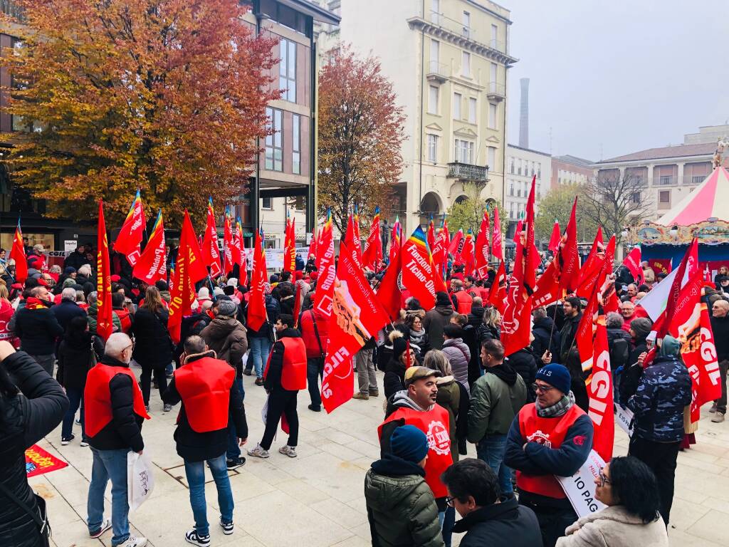 Sciopero generale in piazza San Magno a Legnano